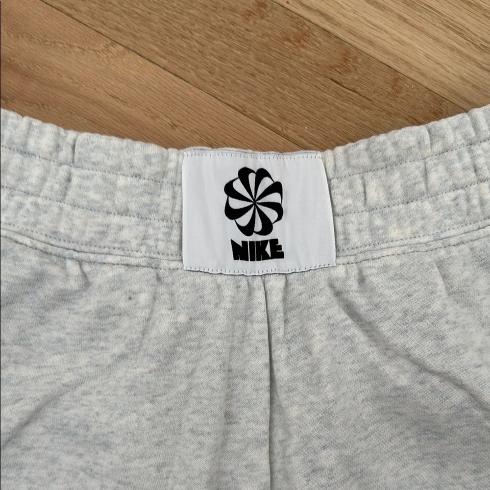 NWOT Nike Sportswear Circa 72 Women High Rise Fleece shorts